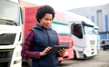 https://www.hydrogenfuelnews.com/wp-content/uploads/2023/03/safety-tips-for-female-truck-drivers-means-planning-out-trips-ahead-of-time.jpg?ezimgfmt=rs:382x239/rscb9/ngcb8/notWebP