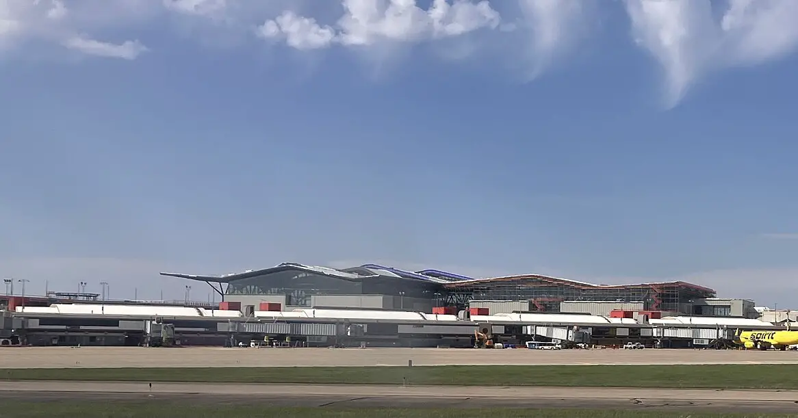 Hydrogen fuel production - Pittsburgh International Airport - KPIT terminal building under construction April 2024