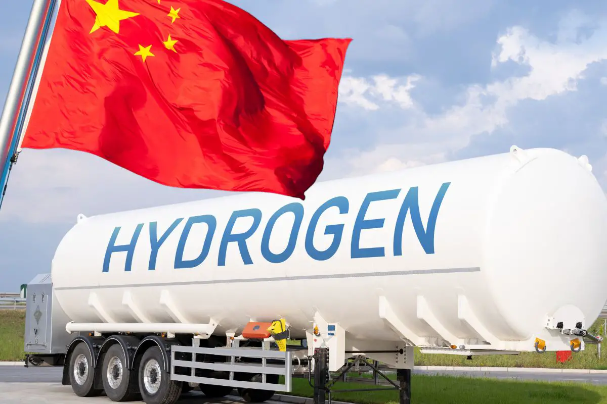 Liquid hydrogen - China flag - H2 truck